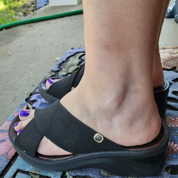 BZees: Desire Wedge Sandal - Picture 2 of 8